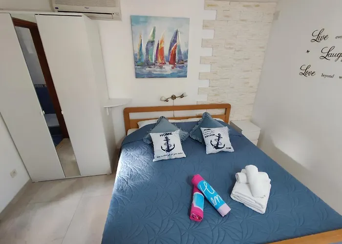 Mali Raj Guest house